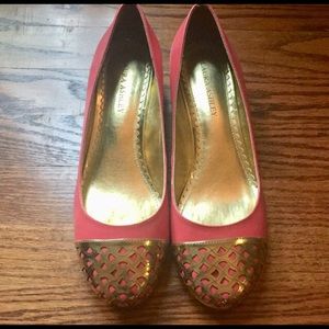Laura Ashley 9 1/2 M melon with gold accented toe